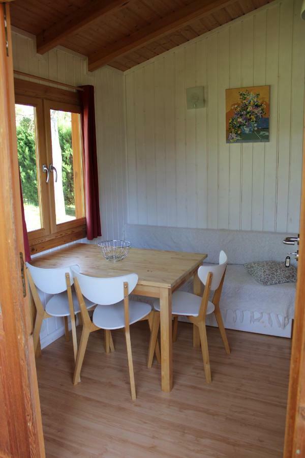 Camping Familial Paisible Avec Piscine, Mobil Home , Chalet, Studio & Emplacement Nue Casties-Labrande Exterior photo